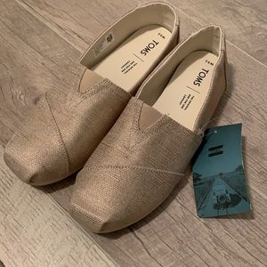 Classic Women’s Toms ✨